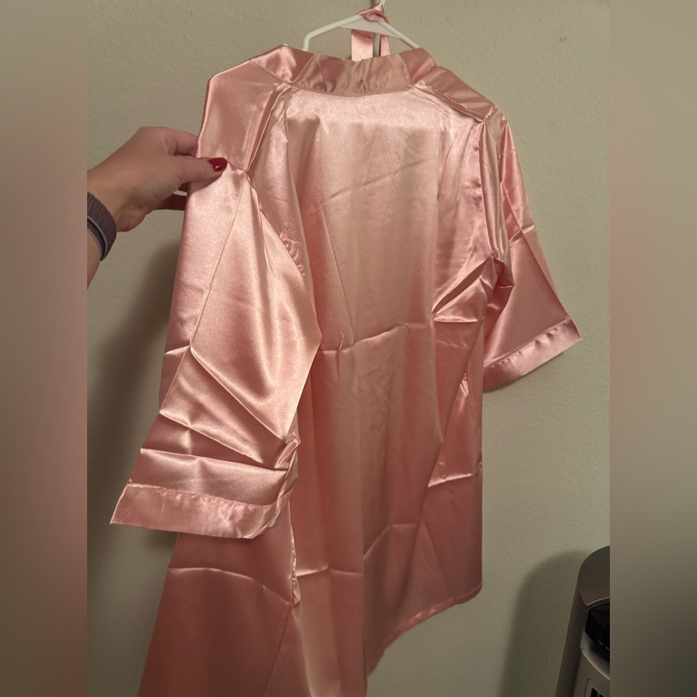 Pink Robe - Picture 2 of 4